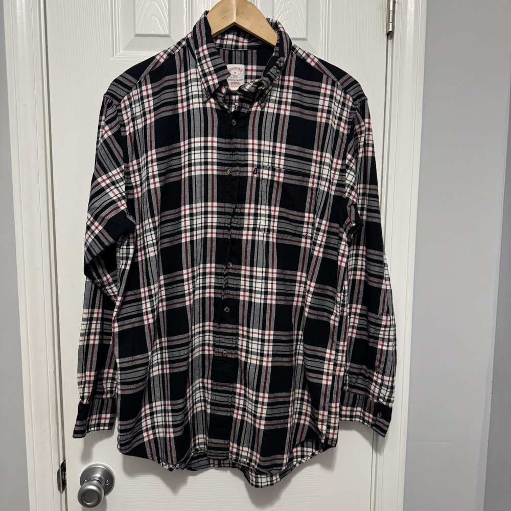 Brooks Brothers 346 Mens Shirt M Flannel Black Red Plaid Long Sleeve Button